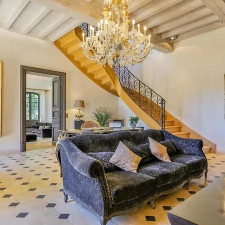 Chateau De Lascoups Hotel *