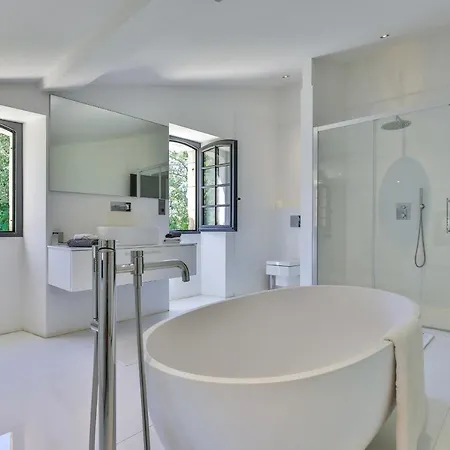 Chateau De Lascoups *