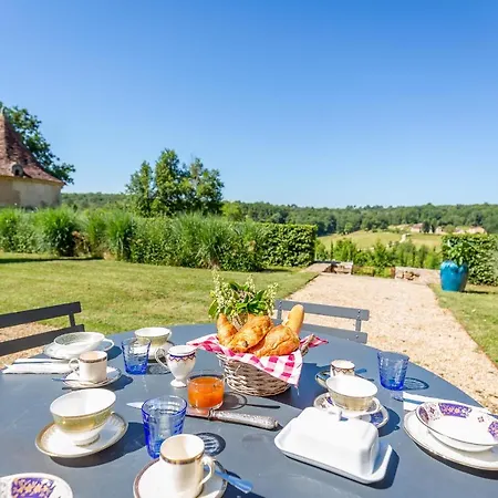 Chateau De Lascoups 호텔