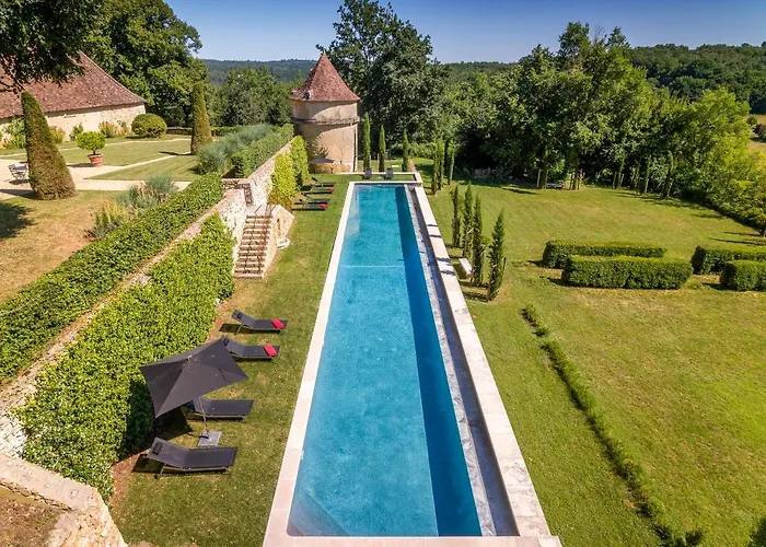Chateau De Lascoups Saint-Martin-des-Combes (Dordogne)