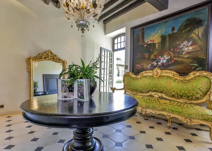 Chateau De Lascoups Otel 5*