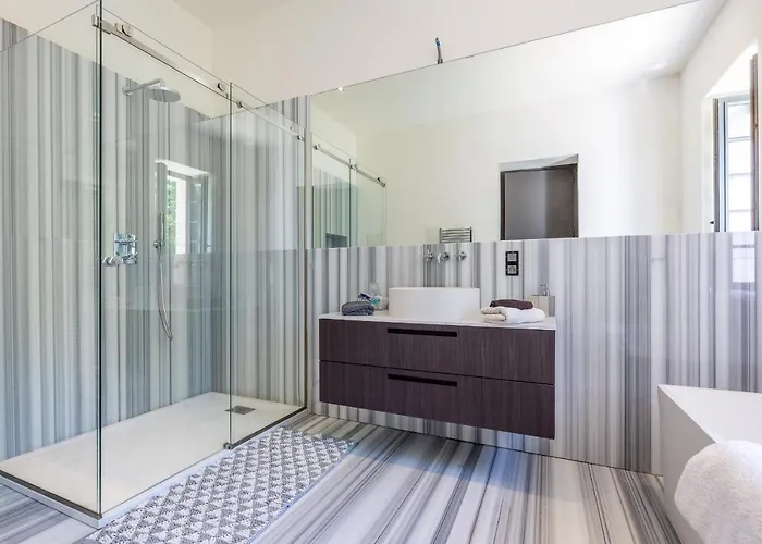 Chateau De Lascoups 5* Saint-Martin-des-Combes (Dordogne)