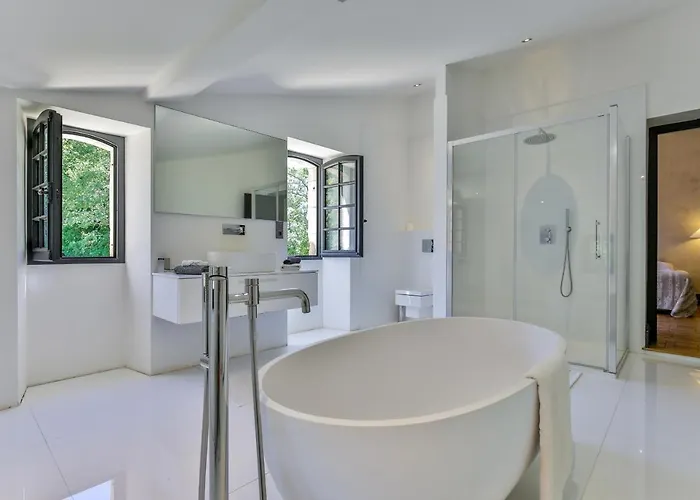 Chateau De Lascoups 5*