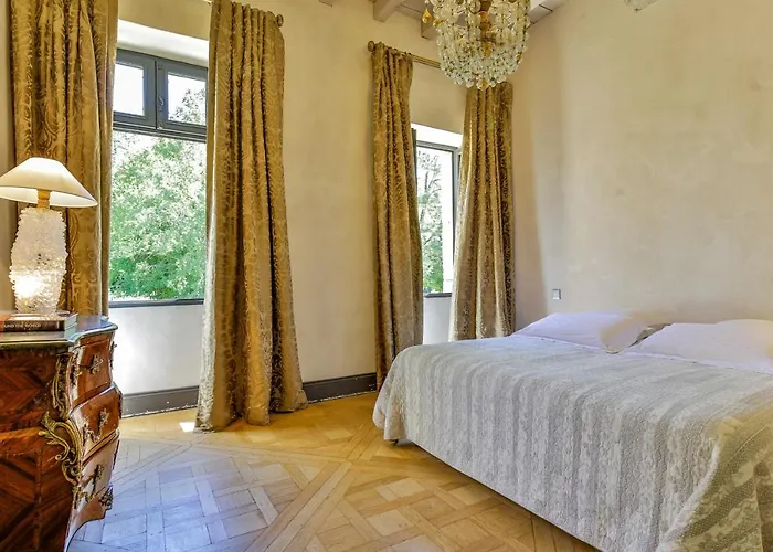 Chateau De Lascoups Saint-Martin-des-Combes (Dordogne)